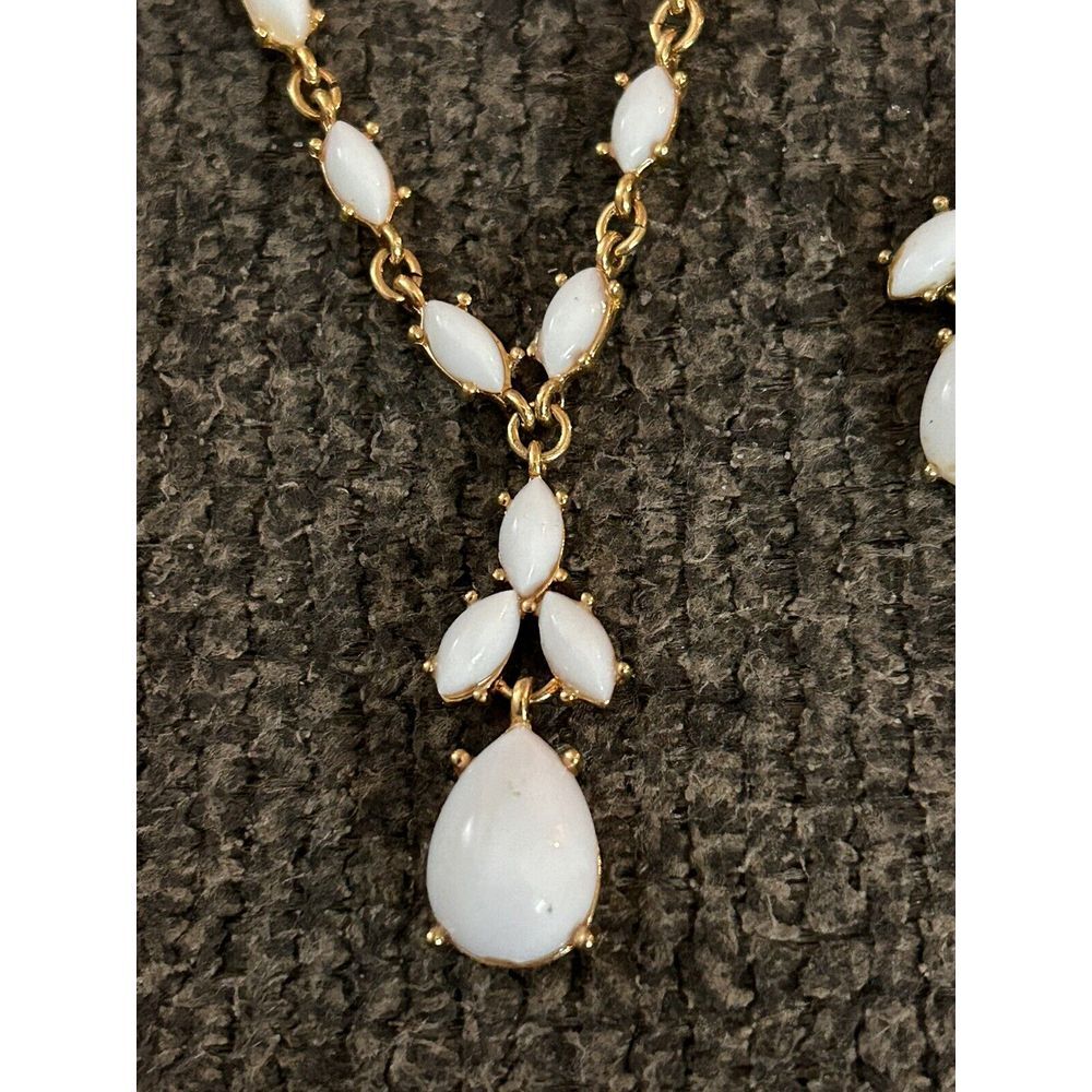 Avon Nina Ricci White Faux Opal Teardrop‎ Gold Tone Necklace Earring Set - Picture 2 of 5